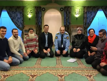 Sarpsborg has focused on dialogue. Representatives from different religious communities, the municipality and police meet regularly. Here, police chief Tommy Brøske, SLT coordinator Tone Faale and acting deputy mayor Kirsti Skaug meet representatives from the Bosnian religious community and the Muslim Culture Centre. (Photo: Private)