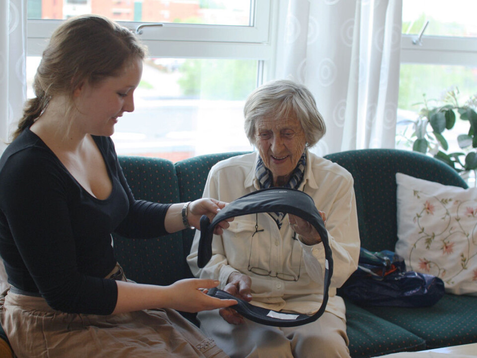 Sintef has been working very closely with users, physiotherapists and ergotherapists, involving many workshops and a lot of testing. This “test pilot” was very pleased with the product. (Photo: Sintef)