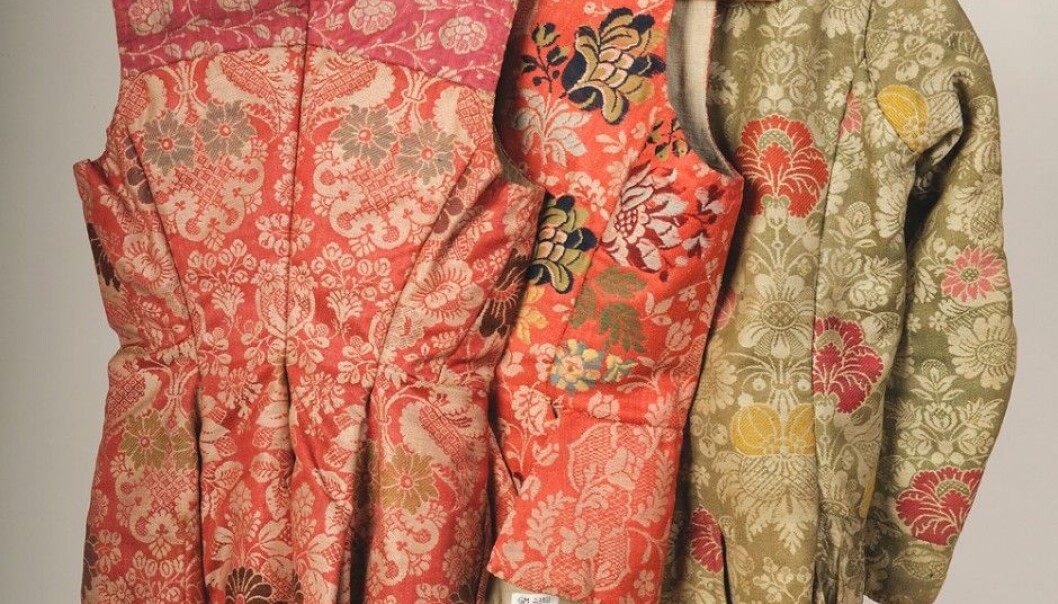 A woman’s outfit may have cost as much as a cow. But owning a garment like this was such a powerful status symbol that many people made it a priority to obtain one, even though it was so expensive. A woman’s outfit may have cost as much as a cow. But owning a garment like this was such a powerful status symbol that many people made it a priority to obtain one, even though it was so expensive.