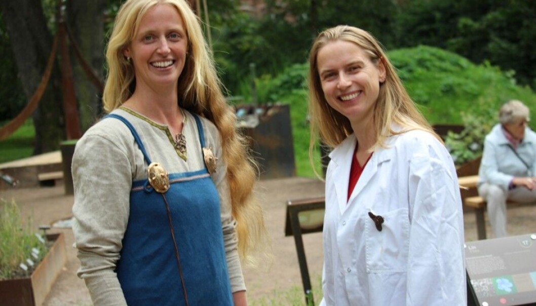 Anneleen Kool (left) has researched old plant DNA. Sanne Boessenkool has done research on penguins. The two biologists are now engaged in studying how the Vikings spread biological material outside of Norway. (Photo: Dag Inge Danielsen) Anneleen Kool (left) has researched old plant DNA. Sanne Boessenkool has done research on penguins. The two biologists are now engaged in studying how the Vikings spread biological material outside of Norway. (Photo: Dag Inge Danielsen)