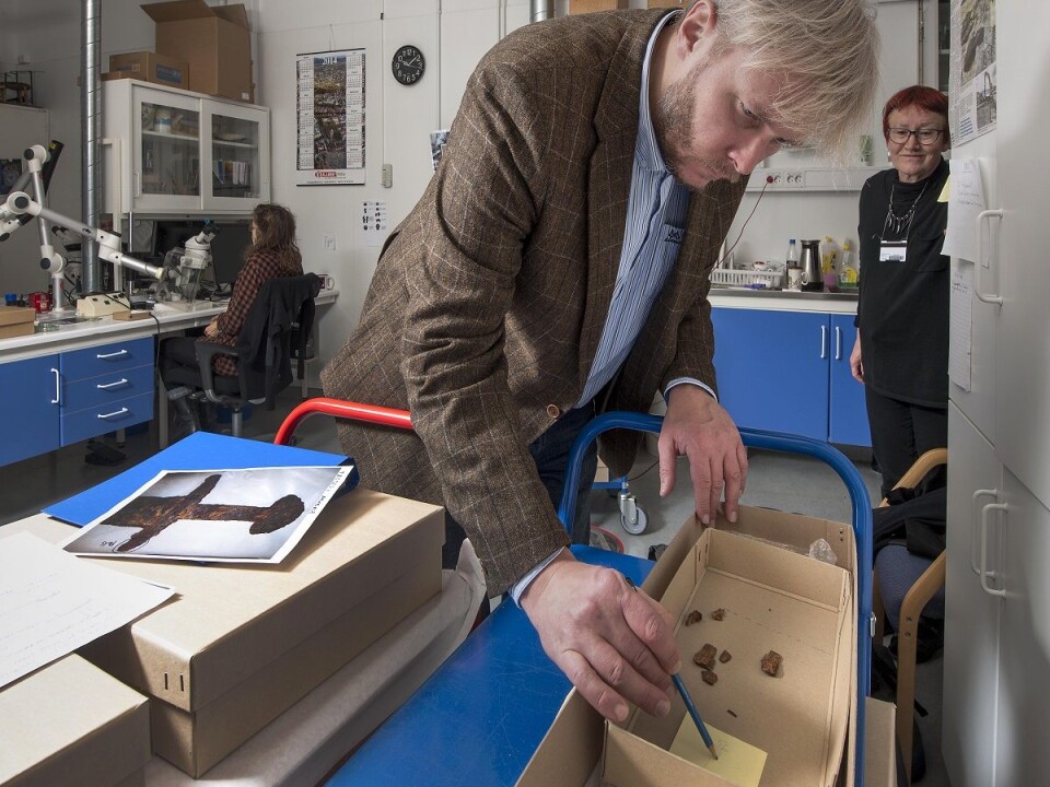 Vennatrø and Airola are among those who have examined the Viking finds. (Photo: Åge Hojem, NTNU University Museum)