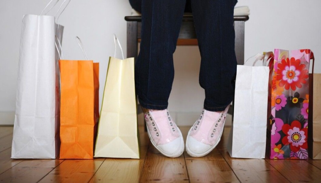 Parents should think twice before shouldering their teenagers with the blame for becoming spendthrifts. Mum’s and Dad’s roles in raising their kids have a significant effect on children’s approaches to money. A professor says that teaching teenagers to think long-term has a positive effect. (Photo: Frank May, NTB Scanpix) Parents should think twice before shouldering their teenagers with the blame for becoming spendthrifts. Mum’s and Dad’s roles in raising their kids have a significant effect on children’s approaches to money. A professor says that teaching teenagers to think long-term has a positive effect. (Photo: Frank May, NTB Scanpix)