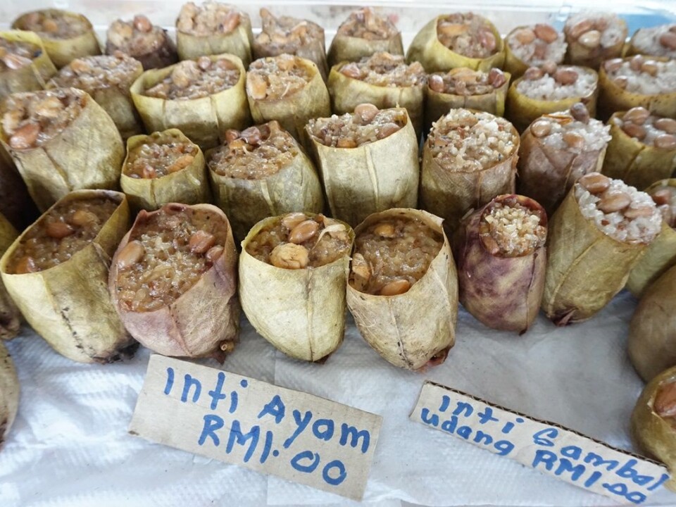 Native Sticky Food Hunting for traditional food in social media