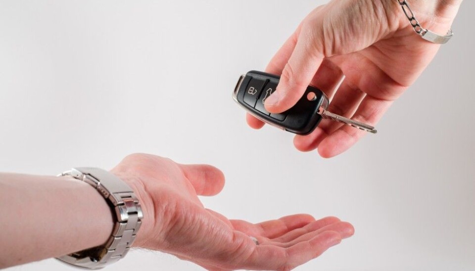Using an app or a card makes it a lot easier to share a car With total strangers. The Technology allows you to pick up a free car near you by using your mobile phone. (Photo: Microstock)