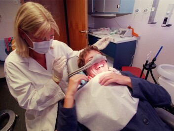 Some dentists give laughing gas (nitrous oxide) to patients with dental anxiety. Tiril Willumsen took her doctorate with a study showing that psychological methods ained at curbing the anxiety can work just as well. (Illustrative photo: Lise Åserud SCANPIX) Some dentists give laughing gas (nitrous oxide) to patients with dental anxiety. Tiril Willumsen took her doctorate with a study showing that psychological methods ained at curbing the anxiety can work just as well. (Illustrative photo: Lise Åserud SCANPIX)