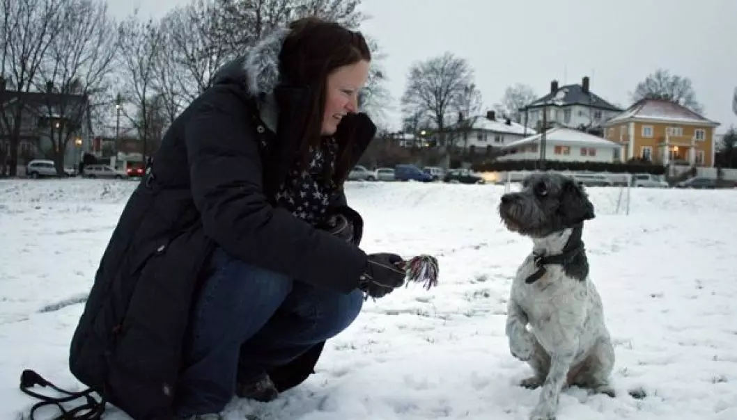 Nina Thorstensen and her dog Joppe on a walk in the park. (Photo: Ida Korneliussen)
