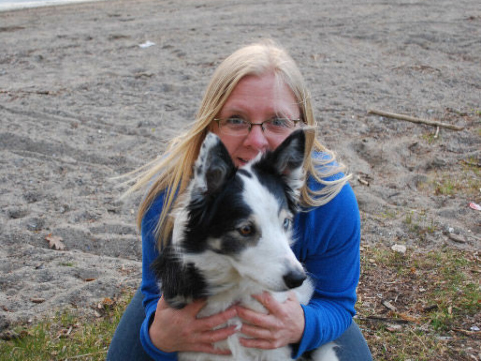 Behavioural consultant Gry Løberg, seen here with her own dog, says that owners need to find out the reason for bad behaviour before considering neutering or spaying. (Private photo)