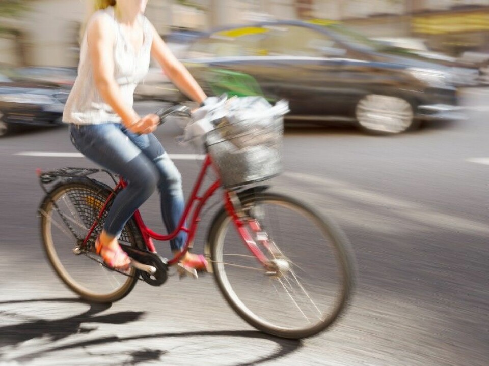 Another kind of cyclist is the basket-on-handlebars rider, mostly 40-, 50- and 60-year olds. They are basically very cautious, but can easily be a bit unpredictable, according to Bjørnskau. (Photo: Microstock)