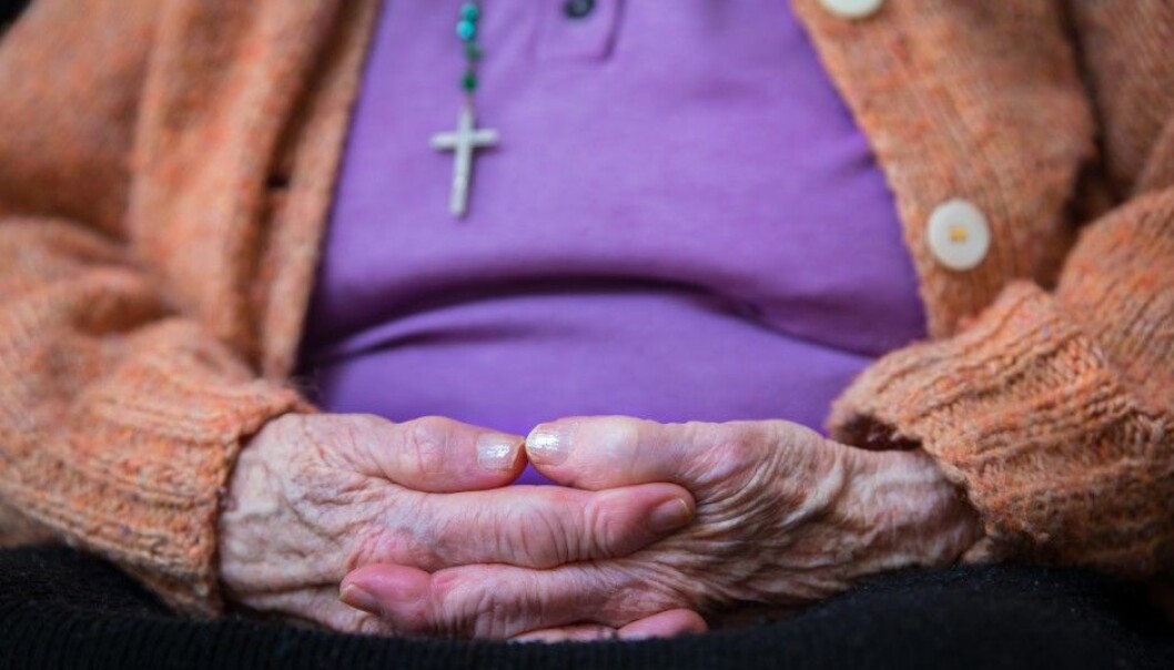 Liv Skomakerstuen Ødebehr is a researcher at Hedmark University College who has studied the experiences of nurses and caregivers in providing spiritual care to the elderly and patients with dementia. She believes that nurses should be able to pray with patients if they ask. (Photo: Microstock, NTB Scanpix) Liv Skomakerstuen Ødebehr is a researcher at Hedmark University College who has studied the experiences of nurses and caregivers in providing spiritual care to the elderly and patients with dementia. She believes that nurses should be able to pray with patients if they ask. (Photo: Microstock, NTB Scanpix)