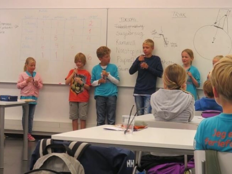 Students at Forskerfabrikken learn about high and low pressure. (Photo: Nora Heyerdahl)