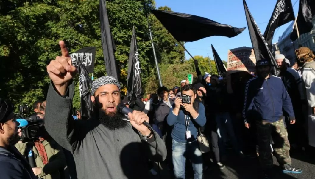 The Norwegian Ubaydullah Hussain is frequently described in the media as a radical Islamist. His trouble with the law has included being charged for threatening journalists. He is seen here at left, during a demonstration outside the US Embassy in Oslo, protesting the video “Innocence of Muslims” in 2012. (Photo: Kyrre Lien, NTB Scanpix)