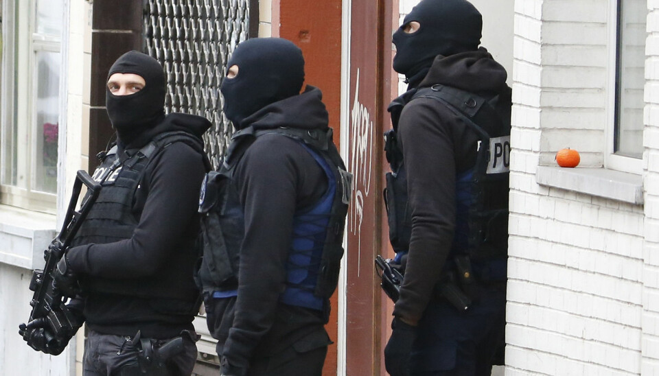 Belgian police stage a raid, in search of suspected muslim fundamentalists linked to the deadly attacks in Paris, in the Brussels suburb of Molenbeek. (Photo: Yves Herman, Reuters)
