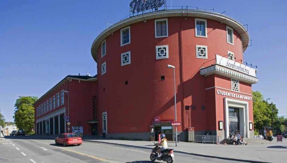 The round building in Trondheim that houses the Student Society has been home to UKA - Norway's biggest cultural event – since 1917. Now the Norwegian Institute of Public Health (NIPH) suspects that unvaccinated foreign students may have infected Norwegian students with mumps here. Cases of mumps have since spread to Bergen and Oslo. (Photo: Bård Løken, Samfoto)