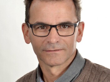 Nils Henrik Holmedahl has monitored how COPD patients sleep and breathe at night. He found that the first signs of loss of breath can occur during sleep. (Photo: University of Bergen) Nils Henrik Holmedahl has monitored how COPD patients sleep and breathe at night. He found that the first signs of loss of breath can occur during sleep. (Photo: University of Bergen)