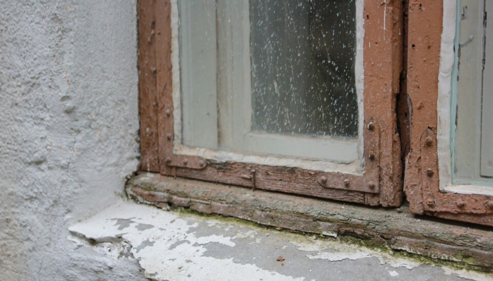 Old windows in a heritage building can not be removed. But they can be insulated and repaired. (Photo: NIKU)