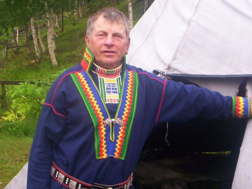 Not even this man in his traditional Pite Sami costume in Beiarn, Nordland speaks Pite Sami as his mother tongue. Nor does anyone in Norway today. (Photo: Norbert Kiss Eino81 / Wikimedia Commons)