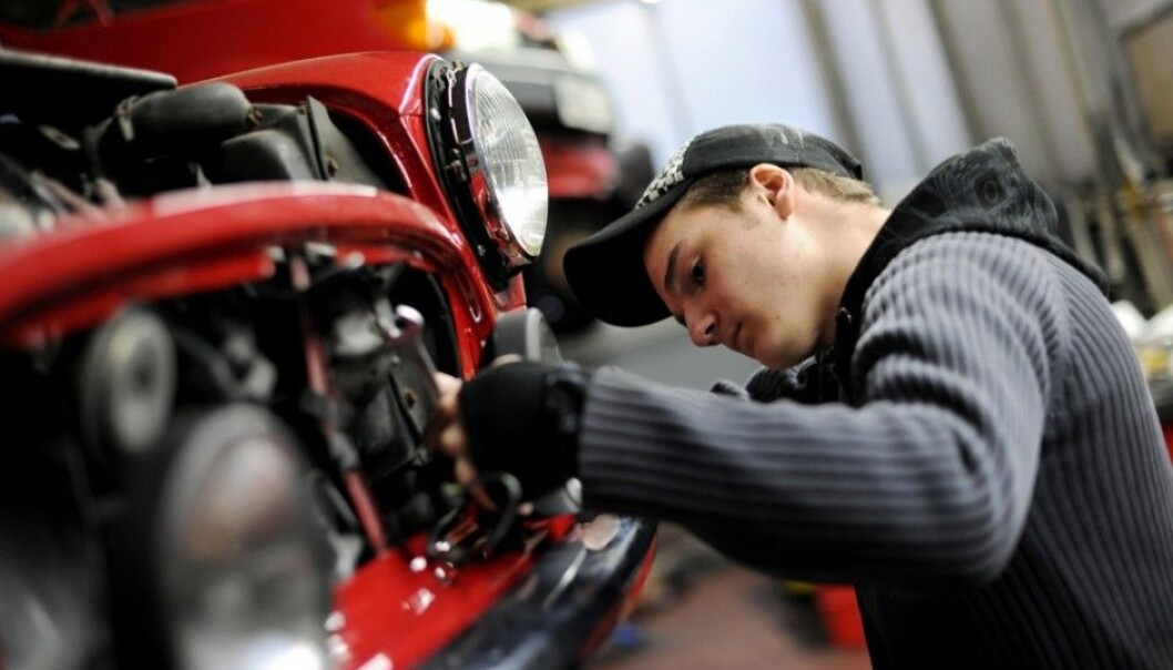A new Norwegian report recommends increased cooperation between vocational education programs and the workplace. Businesses believe schools are lagging behind. (Photo: Frank May, Scanpix) A new Norwegian report recommends increased cooperation between vocational education programs and the workplace. Businesses believe schools are lagging behind. (Photo: Frank May, Scanpix)