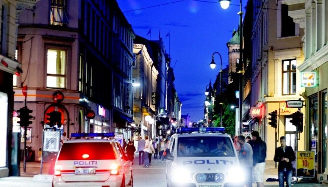 Much nighttime police work on the weekend involves managing drunken carousers. Officers do not have the capacity to crack down on all minor offenses, such as drinking and urinating on the street. (Photo: Scanpix) Much nighttime police work on the weekend involves managing drunken carousers. Officers do not have the capacity to crack down on all minor offenses, such as drinking and urinating on the street. (Photo: Scanpix)