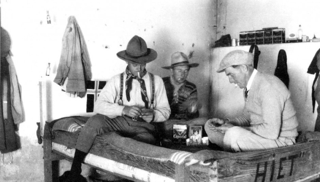 Ole Viborg Høiby (left) is playing card with Ottar Enger and Olav Gjøvdal while staing at the farm in Argentina. (Photo: private)
Ole Viborg Høiby (left) is playing card with Ottar Enger and Olav Gjøvdal while staing at the farm in Argentina. (Photo: private)