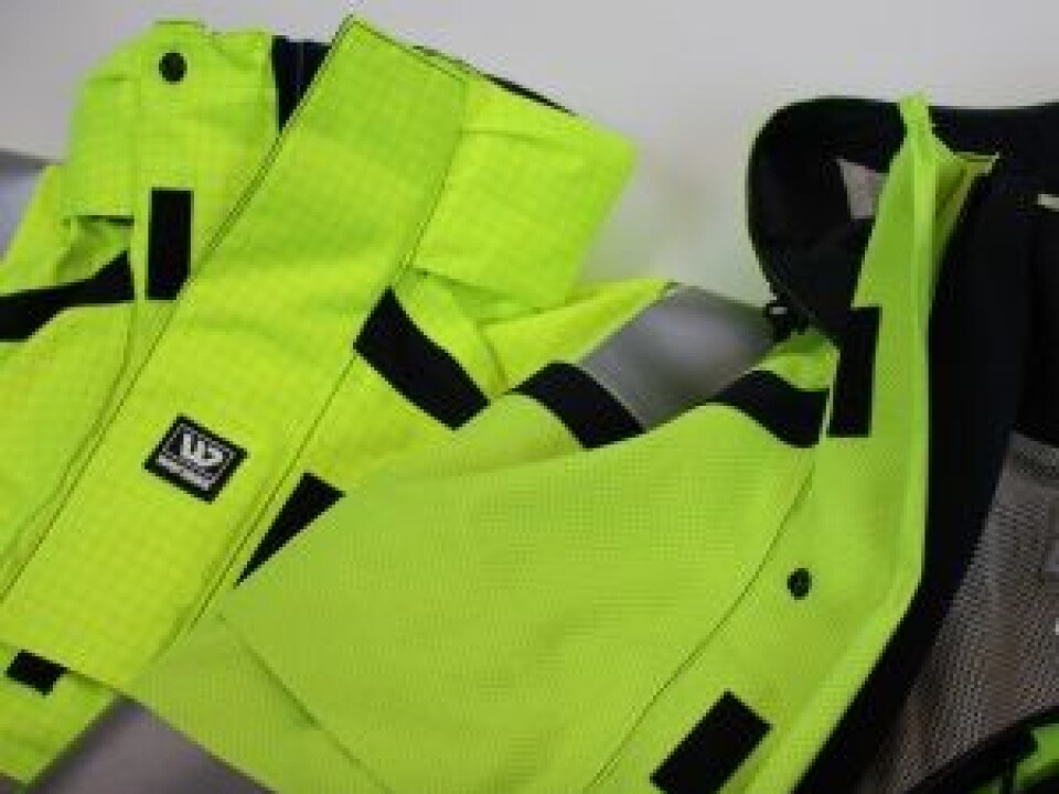 Researchers are currently testing two different types of fabrics for possible use in the shell layer. Both are coated with a membrane that provides effective protection against wind and moisture. However, they have different moisture-wicking properties. The lining fabric has been chosen to reduce moisture accumulating on the inside of the garments when the wearer is very active. (Photo: SINTEF)