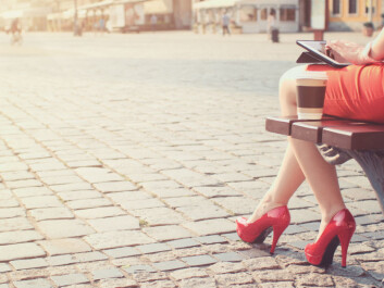 The classic "woman in red" is supposedly more attractive to men. Some believe humans and other animals come pre-programmed with this reaction. (Illustration: Alex Master / Shutterstock / NTB scanpix). The classic "woman in red" is supposedly more attractive to men. Some believe humans and other animals come pre-programmed with this reaction. (Illustration: Alex Master / Shutterstock / NTB scanpix).