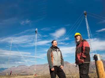 The new radar facility SuperDARN in Svalbard was installed by the physicists themselves this summer. SuperDARN enables measurement of the ionosphere in the polar regions. From left: Dag Lorentzen from the University Centre in Svalbard and Chris Thomas from the University of Leicester, UK. Photo: Yngve Vogt The new radar facility SuperDARN in Svalbard was installed by the physicists themselves this summer. SuperDARN enables measurement of the ionosphere in the polar regions. From left: Dag Lorentzen from the University Centre in Svalbard and Chris Thomas from the University of Leicester, UK. Photo: Yngve Vogt