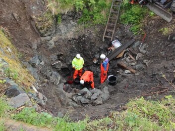 Archeologists from NIKU working in the well. (Photo: NIKU) Archeologists from NIKU working in the well. (Photo: NIKU)