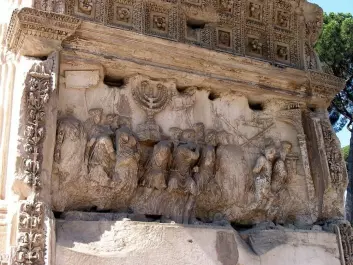 The Arch of Titus in Rome, showing the spoils of the Roman plunder of Jerusalem, including the great candlestick from the Temple in Jerusalem being carried off by Roman soldiers. (Photo: Dnalor 01 / CC BY-SA 3.0)