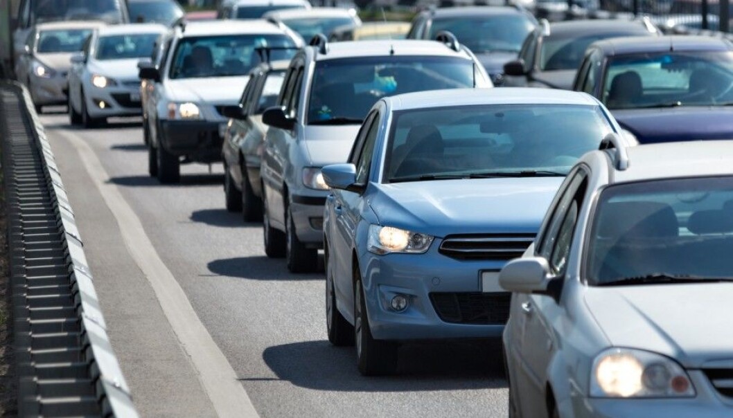 Older drivers are decreasing the average speed of vehicles on Norwegian roads. As they drive their own cars slower they hold back those driving behind them and this generates slower overall traffic. The researchers behind this study found that the first car in a string of cars is often over the age of 65. (Illustrative photo: Gubin Yury / NTB/scanpix) Older drivers are decreasing the average speed of vehicles on Norwegian roads. As they drive their own cars slower they hold back those driving behind them and this generates slower overall traffic. The researchers behind this study found that the first car in a string of cars is often over the age of 65. (Illustrative photo: Gubin Yury / NTB/scanpix)