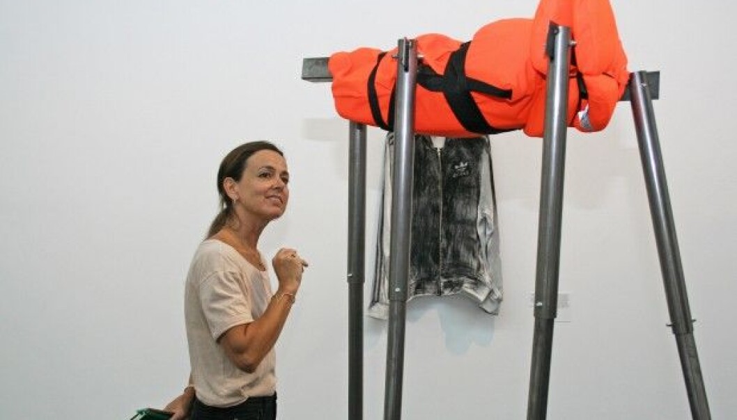 Nina Sundbeck-Arnäs Kaasa wants audiences to open themselves up to modern art. It's possible to interpret Hanni Kamaly's «TURNT» without being familiar with modern art. (Photo: Ida Kvittingen/forskning.no) Nina Sundbeck-Arnäs Kaasa wants audiences to open themselves up to modern art. It's possible to interpret Hanni Kamaly's «TURNT» without being familiar with modern art. (Photo: Ida Kvittingen/forskning.no)