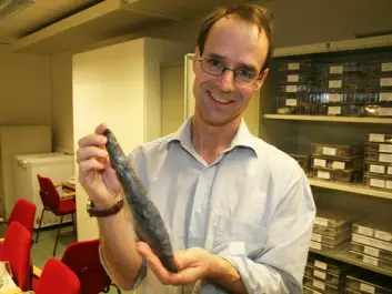Christopher Prescott, professor of archaeology at the University of Oslo, with a flint dagger from the late Neolithic. These knives were important status objects linked to the establishment of agriculture in Norway. (Photo: Asle Rønning)