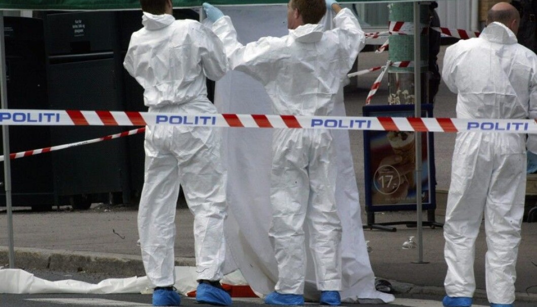 Although DNA testing is more accurate than ever, police cannot know for certain that biological material they find at a crime scene was actually left when the crime was committed. This picture shows police investigators securing a crime scene after a murder in Oslo in 2003. (Photo: Morten Holm, NTB scanpix) Although DNA testing is more accurate than ever, police cannot know for certain that biological material they find at a crime scene was actually left when the crime was committed. This picture shows police investigators securing a crime scene after a murder in Oslo in 2003. (Photo: Morten Holm, NTB scanpix)