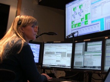 Mona Schiefloe sitting behind the console in the control room at CIRIS in Trondheim. (Photo: Lasse Biørnstad/forskning.no) Mona Schiefloe sitting behind the console in the control room at CIRIS in Trondheim. (Photo: Lasse Biørnstad/forskning.no)