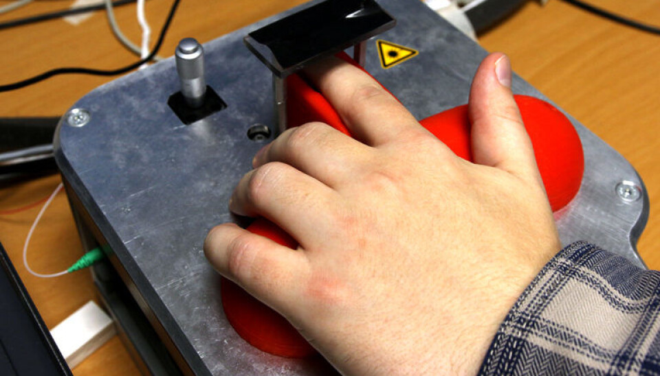 The software captures both the internal and external fingerprint and compares them with each other. In addition, imaged sweat ducts are a sure sign that the fingerprint hasn’t been faked. (Photo: Marte Helene Foss)