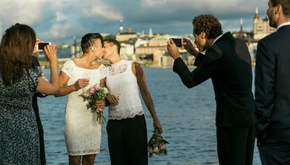 Gay women in Norway are more prone than gay men to both marry their registered partners and, within a few years, to divorce them.  (Photo: Maskot/NTB scanpix)