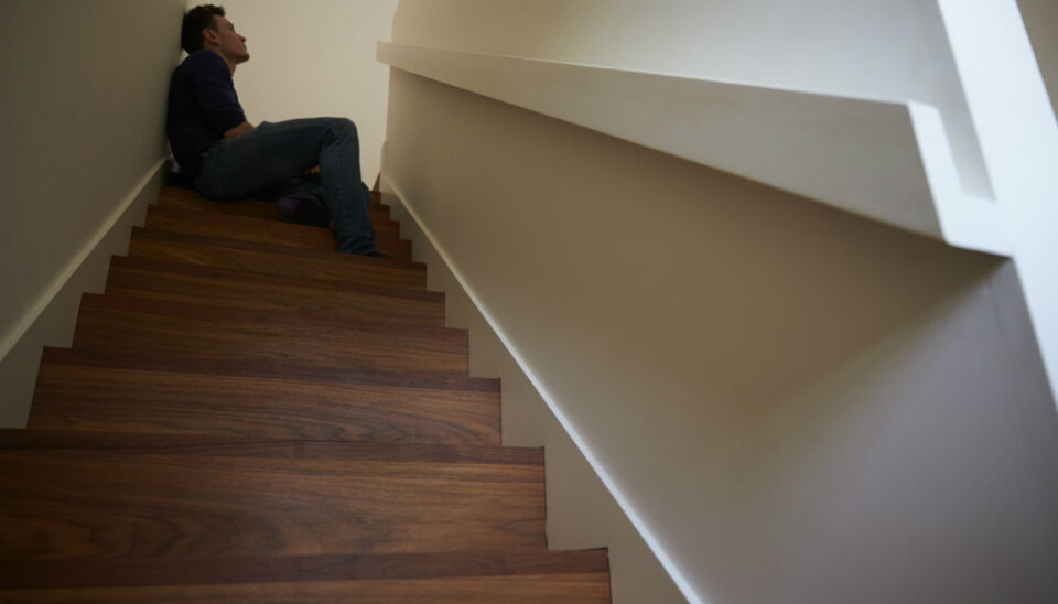 Individuals who find it hard to function socially have social anxiety disorder, also called social phobia. New research findings show that talk therapy without medication is the most effective treatment. (Illustrative photo: Colourbox)