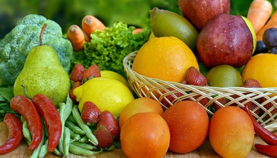 New research shows that the more fruits and vegetables we eat, the lower our general risk for heart disease, stroke, cancer and premature death. (Illustration photo: Colourbox)