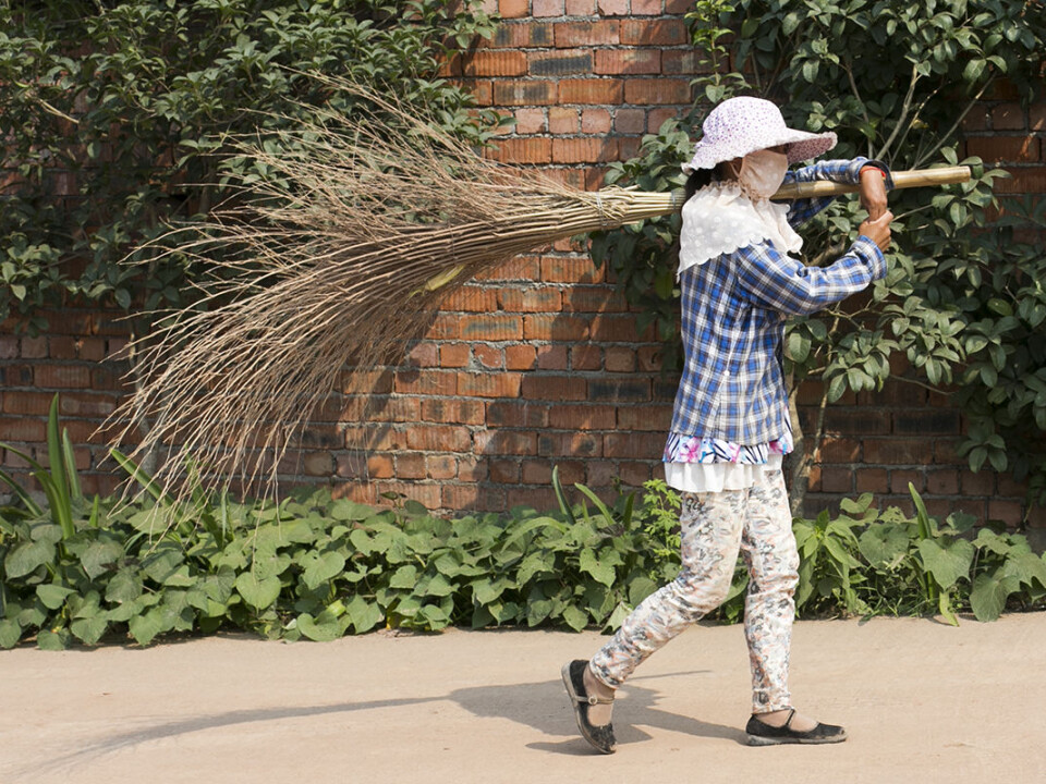 Also in the rural areas some citizens in China use face-masks to filter the air they breathe. (Copy right: Airborne. Photo: Kristin Aunan)