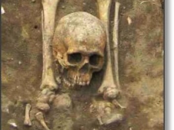 Execution burial sites are common in several places in Europe. The dead are not usually buried east-west. In addition, body parts may have been chopped off and buried in places other than where they should be. Most importantly, however, was that these dead were not buried with other believers. (Photo: Chris Birks Archaeology) Execution burial sites are common in several places in Europe. The dead are not usually buried east-west. In addition, body parts may have been chopped off and buried in places other than where they should be. Most importantly, however, was that these dead were not buried with other believers. (Photo: Chris Birks Archaeology)