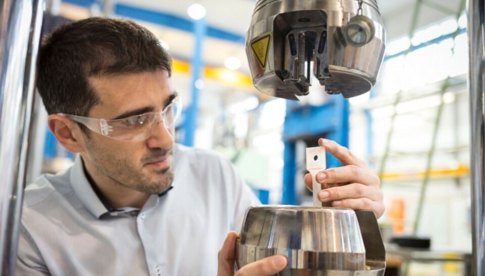 Sintef scientist Giovanni Perillo has responsibility for developing the plastic materials that will seal the walls of the underground compressed air storage sites. This membrane will need to withstand demanding conditions; the air will be stored at pressures that are 36 to 70 times as high as air pressure at sea level. (Photo: Thor Nielsen/Sintef)