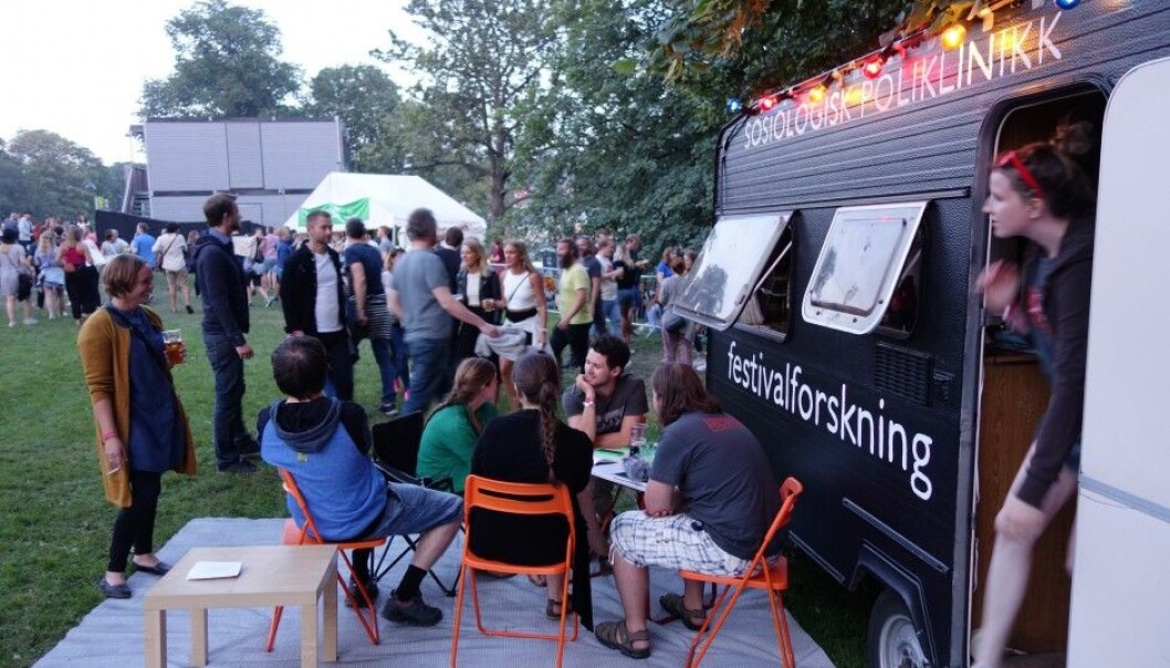 Alcohol and being together just to hang out are part of what creates the good atmosphere at festivals, according to Norwegian researchers. This photo shows their research camp at the Pstereo Festival in Trondheim. (Photo: Aksel Tjora) Alcohol and being together just to hang out are part of what creates the good atmosphere at festivals, according to Norwegian researchers. This photo shows their research camp at the Pstereo Festival in Trondheim. (Photo: Aksel Tjora)