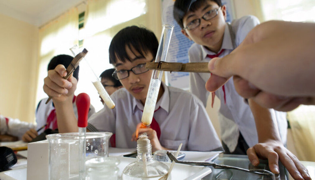Chemistry class at the Dong Tien Secondary School, Thai Nguyen Province, Vietnam. Asian Development Bank/flickr, CC BY-SA Chemistry class at the Dong Tien Secondary School, Thai Nguyen Province, Vietnam. Asian Development Bank/flickr, CC BY-SA