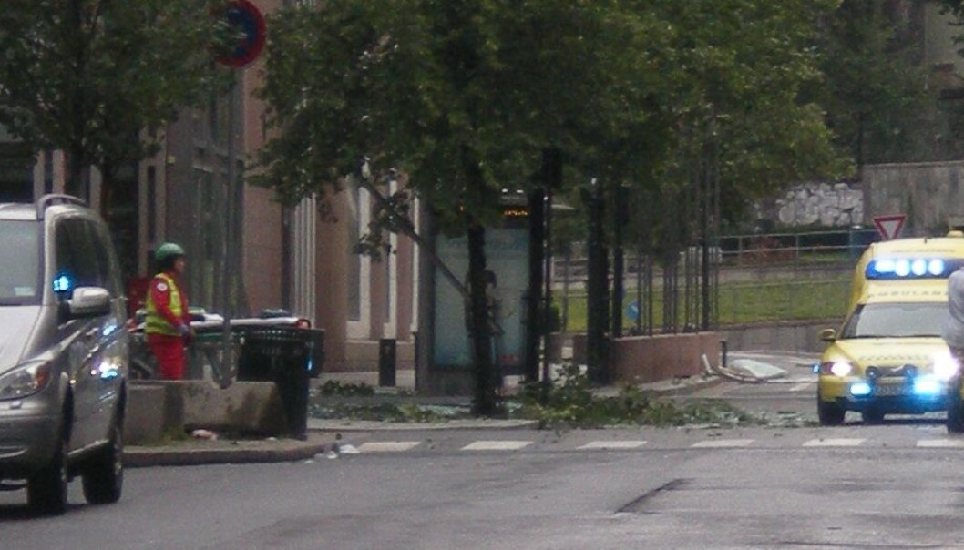 Civilian and miltary personnel near Oslo's government buildings after the bomb blast 22 July 2011 (Photo: Wikimedia Commons) Civilian and miltary personnel near Oslo's government buildings after the bomb blast 22 July 2011 (Photo: Wikimedia Commons)
