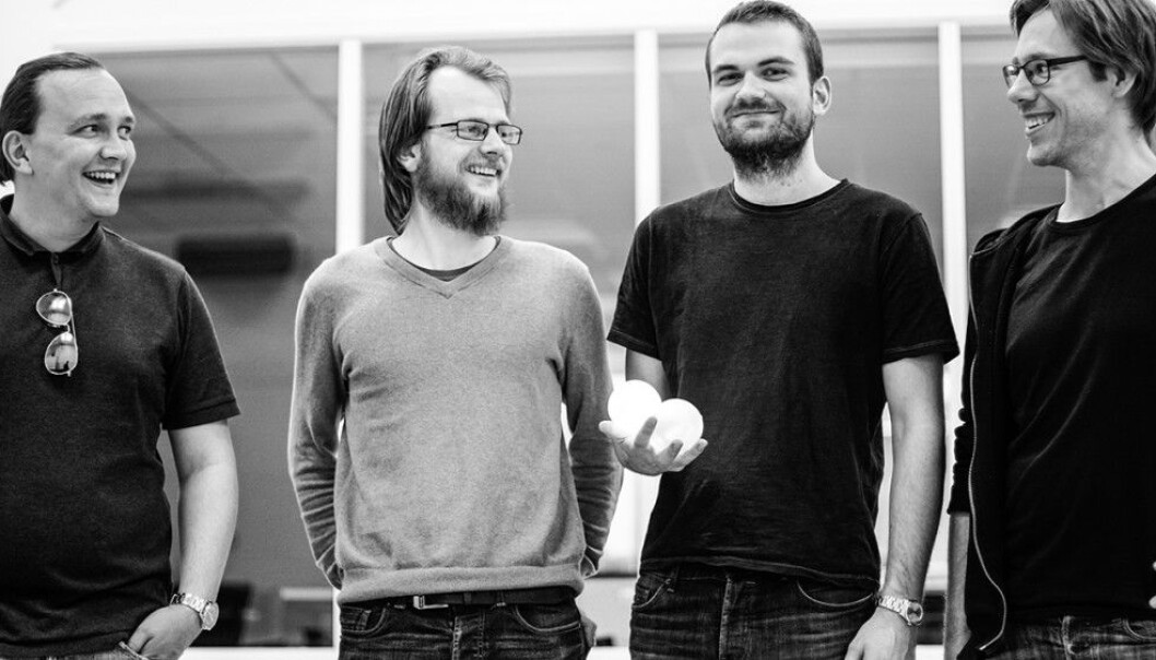 The group behind the smart, self-illuminating juggling balls. From left: Project leader Johan Rønbeck, technical leader and circuitry designer Johannes Wågen, test manager and more Jakob Pein and head of documentation and signal manager Håkon Landmark. (Photo: Justyna Hapeta – Studio Malina) The group behind the smart, self-illuminating juggling balls. From left: Project leader Johan Rønbeck, technical leader and circuitry designer Johannes Wågen, test manager and more Jakob Pein and head of documentation and signal manager Håkon Landmark. (Photo: Justyna Hapeta – Studio Malina)