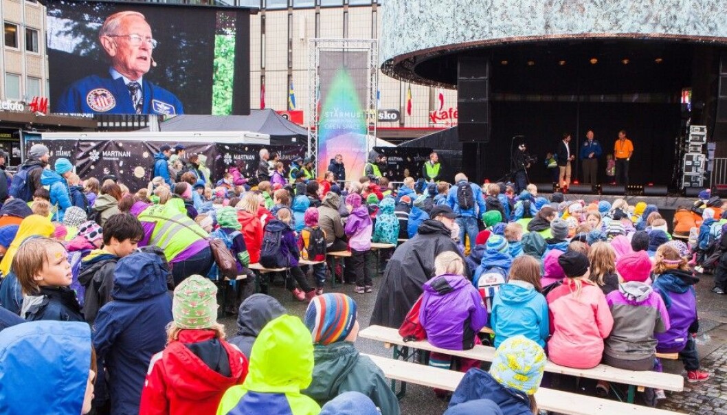 Astronauts Charles Duke and Christer Fuglesang entertain the crowd at the central square, Torvet, in Trondheim. (Photo: Torleif Kvinnesland, NTNU) Astronauts Charles Duke and Christer Fuglesang entertain the crowd at the central square, Torvet, in Trondheim. (Photo: Torleif Kvinnesland, NTNU)