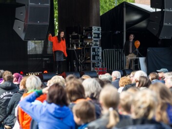 Nobel Prize Laureate May-Britt Moser entertains – and hopefully inspires – the Trondheim public. (Photo: Julie Gloppe Solem, NTNU) Nobel Prize Laureate May-Britt Moser entertains – and hopefully inspires – the Trondheim public. (Photo: Julie Gloppe Solem, NTNU)
