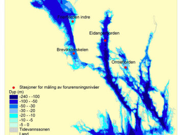 The distribution of depths in the Grenland fjords. The darker the blue, the deeper the water. Stations for gauging dioxin and furan levels are indicated with red dots. A black line shows the southern boundary of the area where the Food Safety Authority has issued cautions about consumption of fish and shellfish. The distribution of depths in the Grenland fjords. The darker the blue, the deeper the water. Stations for gauging dioxin and furan levels are indicated with red dots. A black line shows the southern boundary of the area where the Food Safety Authority has issued cautions about consumption of fish and shellfish.