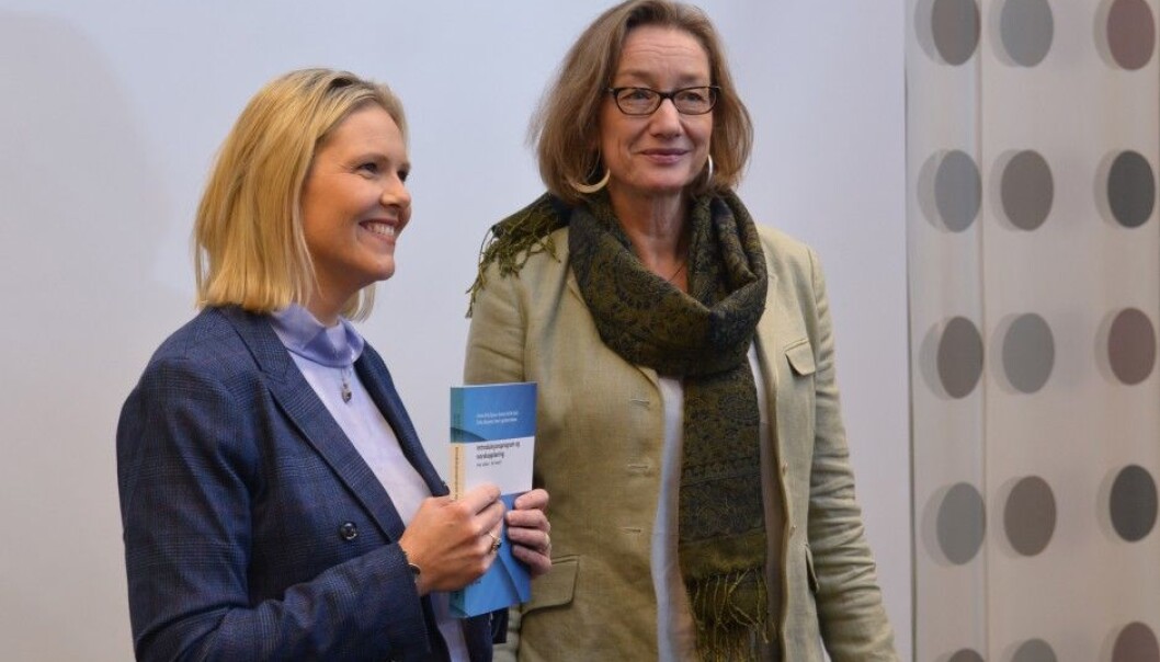 Sylvi Listhaug, the Norwegian Minister of Immigration and Integration, was given a comprehensive evaluation of programme used to welcome refugees and immigrants to Norway on 1 November. Fafo research director Anne Britt Djuve delivered the report. (Photo: Ida Kvittingen) Sylvi Listhaug, the Norwegian Minister of Immigration and Integration, was given a comprehensive evaluation of programme used to welcome refugees and immigrants to Norway on 1 November. Fafo research director Anne Britt Djuve delivered the report. (Photo: Ida Kvittingen)