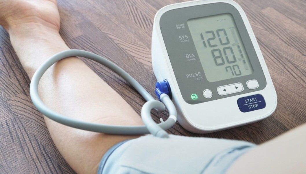 A normal blood pressure is usually 120 over 80. A reading of more than 140 over 90 is defined as high blood pressure. High blood pressure can have many causes: a sedentary life, obesity, stress, a diet high in salt, smoking, alcohol and heredity. But are there other unknown reasons? (Photo: Seasontime / Shutterstock / NTB scanpix) A normal blood pressure is usually 120 over 80. A reading of more than 140 over 90 is defined as high blood pressure. High blood pressure can have many causes: a sedentary life, obesity, stress, a diet high in salt, smoking, alcohol and heredity. But are there other unknown reasons? (Photo: Seasontime / Shutterstock / NTB scanpix)