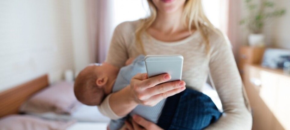 Researcher concerned: Are parents too focused on their smartphones?